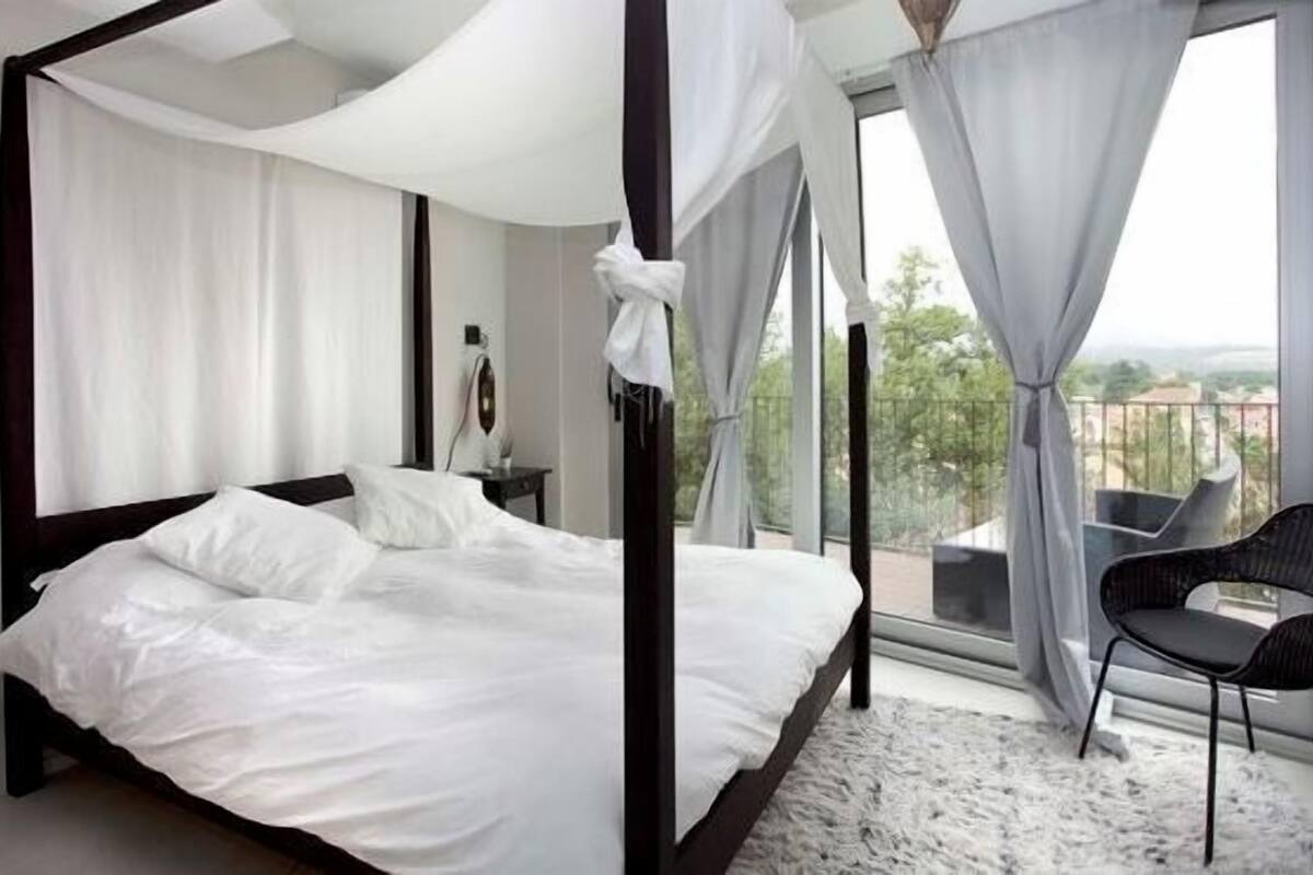 Ropa de cama de alta calidad, edredones de plumas, cortinas opacas