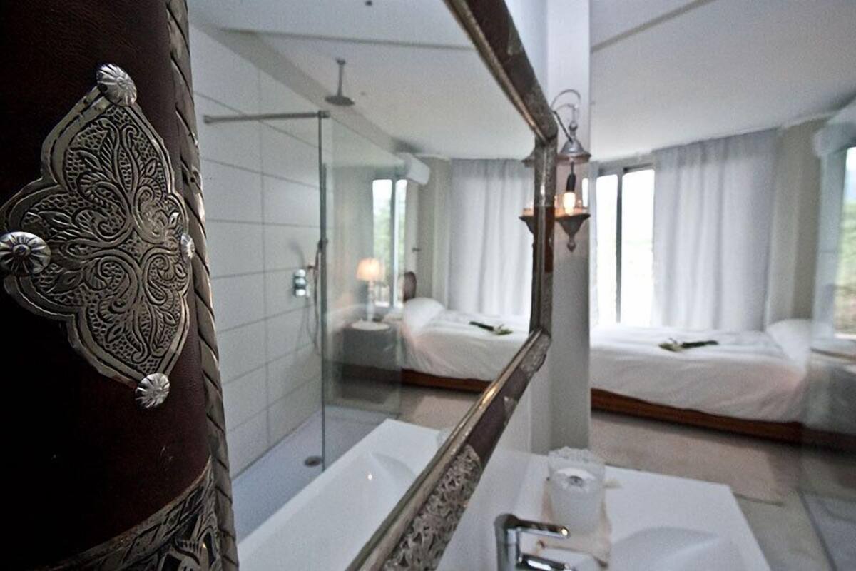 Ropa de cama de alta calidad, edredones de plumas, cortinas opacas
