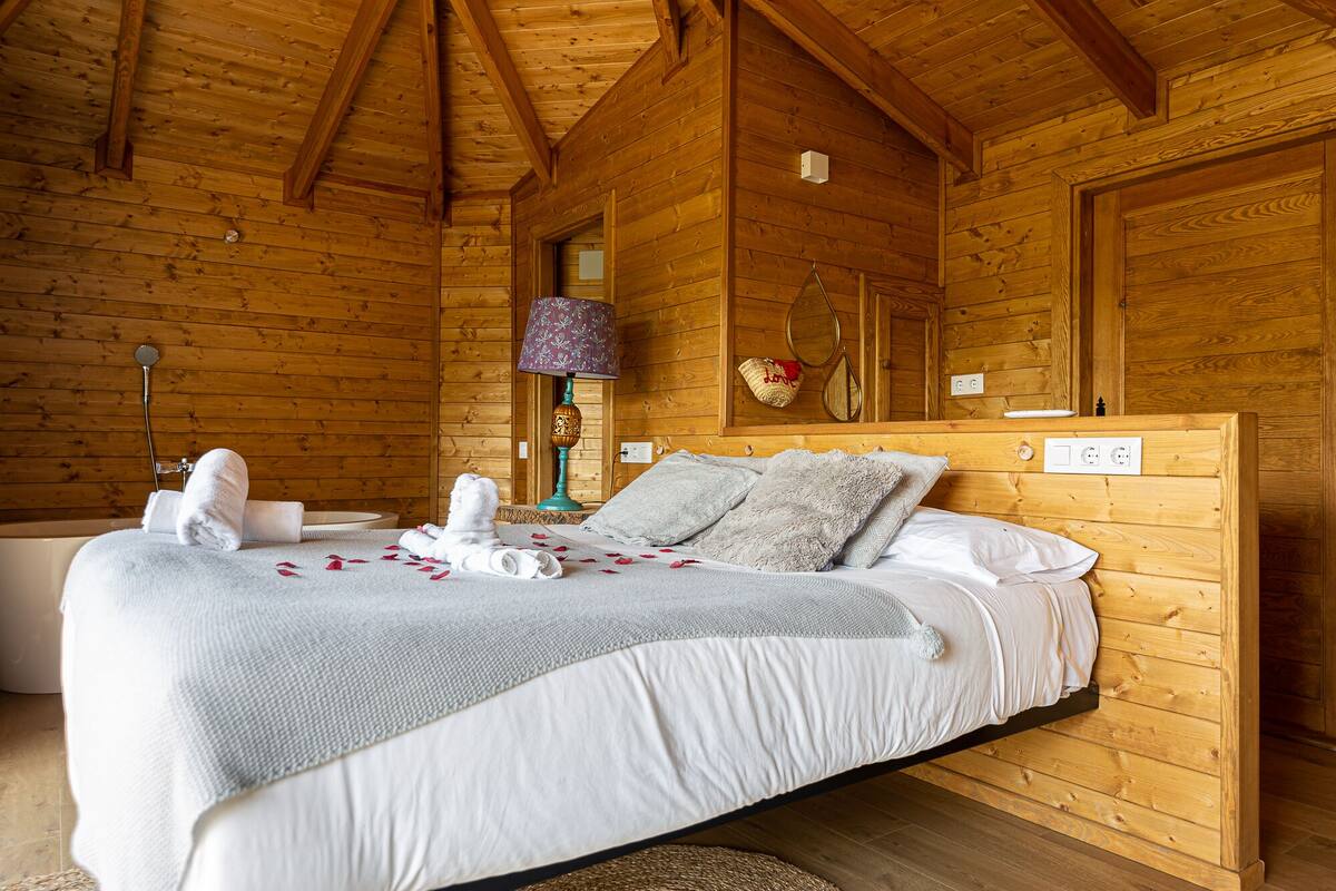 Ropa de cama de alta calidad, edredones de plumas, cortinas opacas