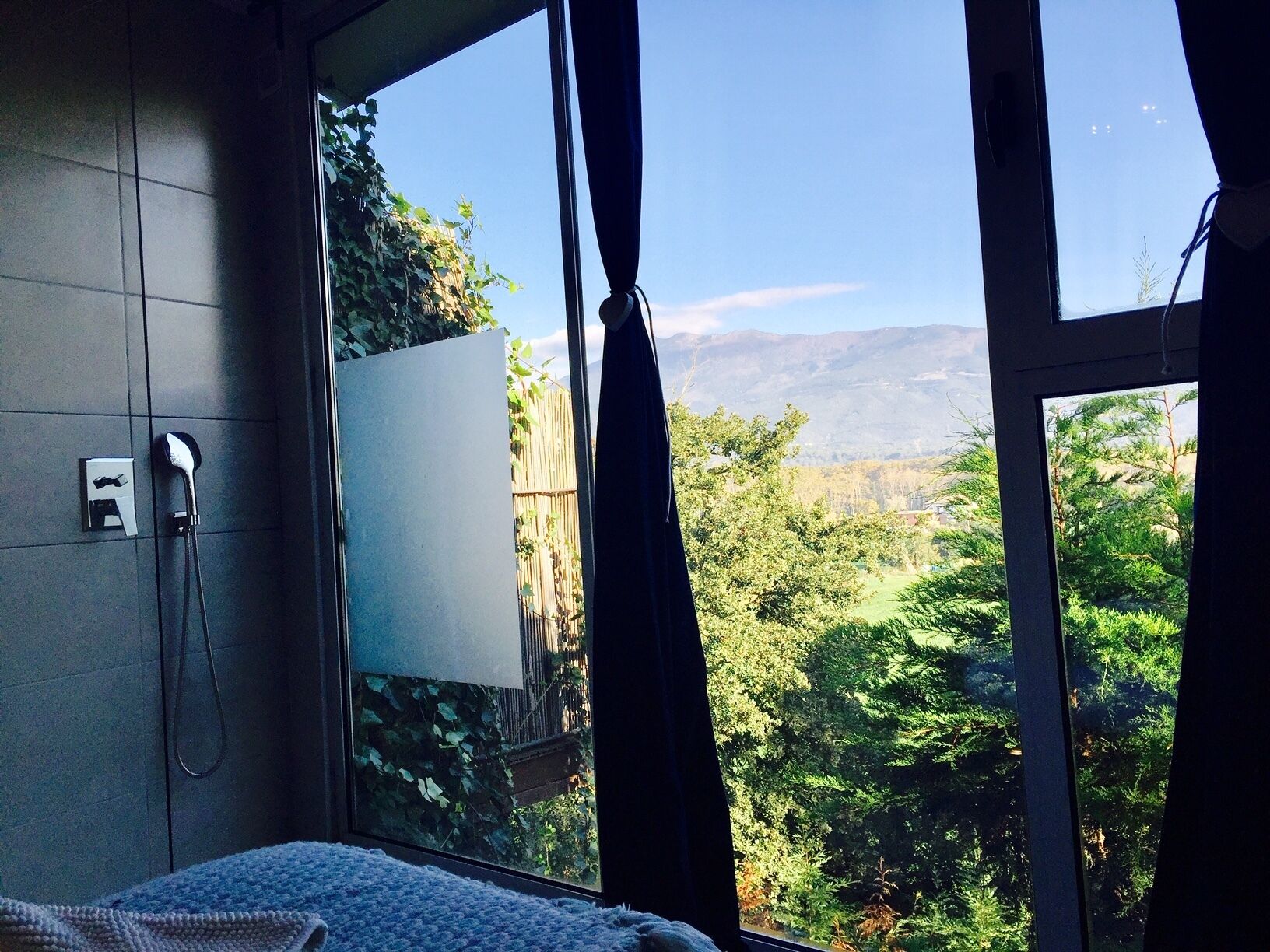 Chambre Double Romantique (with view) | Literie de qualité supérieure, couette en duvet d'oie