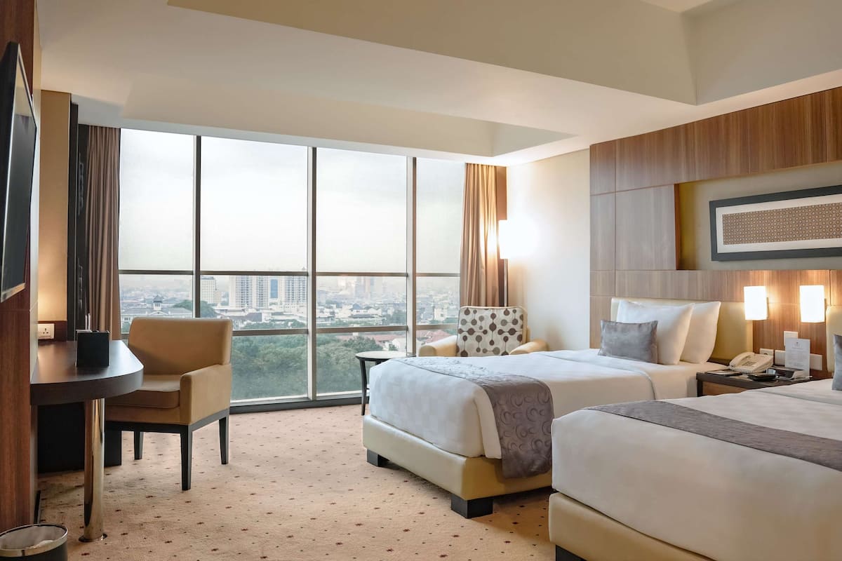 In-room safe, individually furnished, desk, laptop workspace