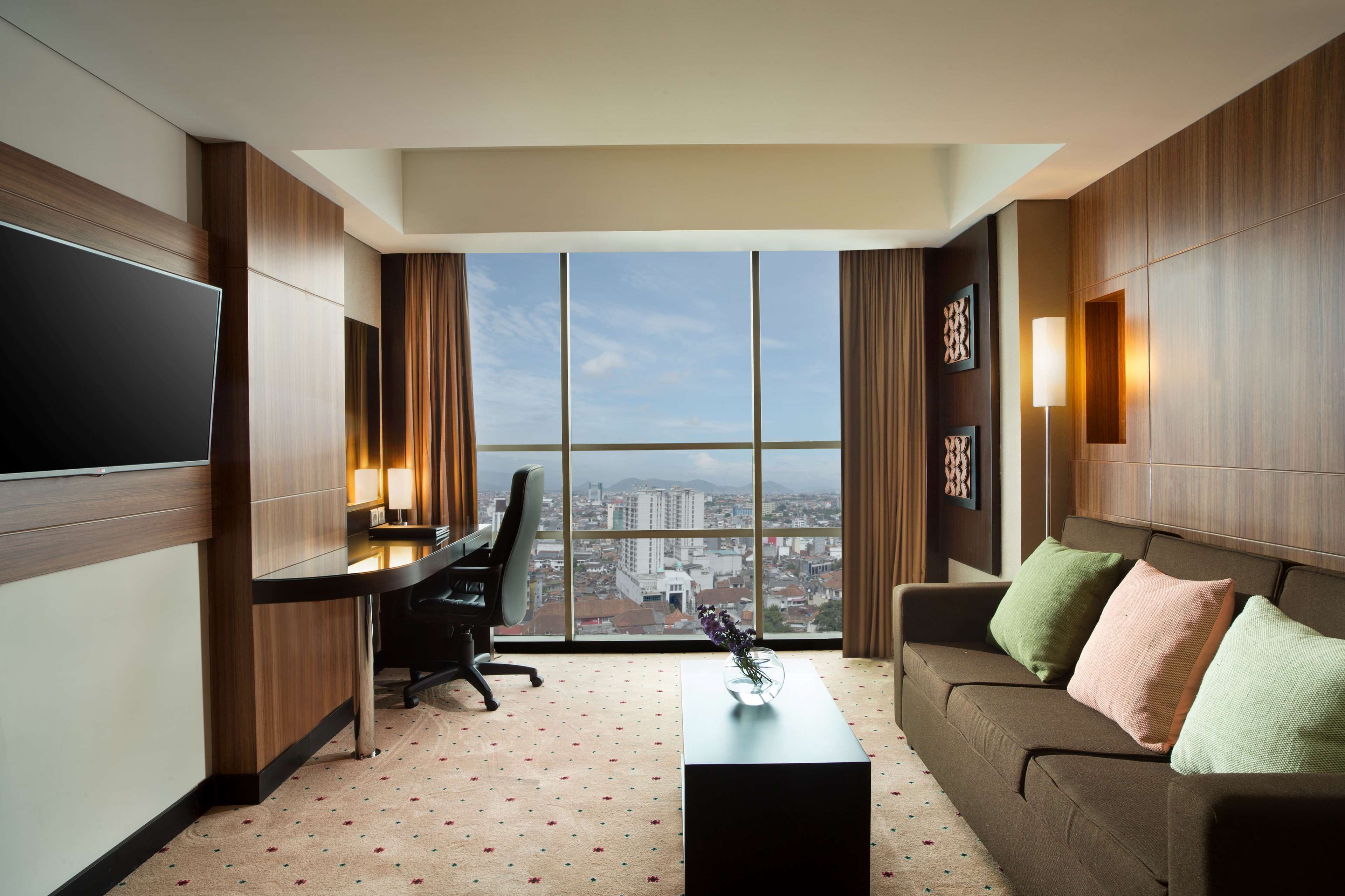 Junior Suite, 1 Double Bed, Non Smoking, City View | Room amenity