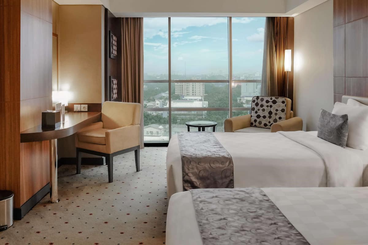 in-room safe, individually furnished, desk, laptop workspace