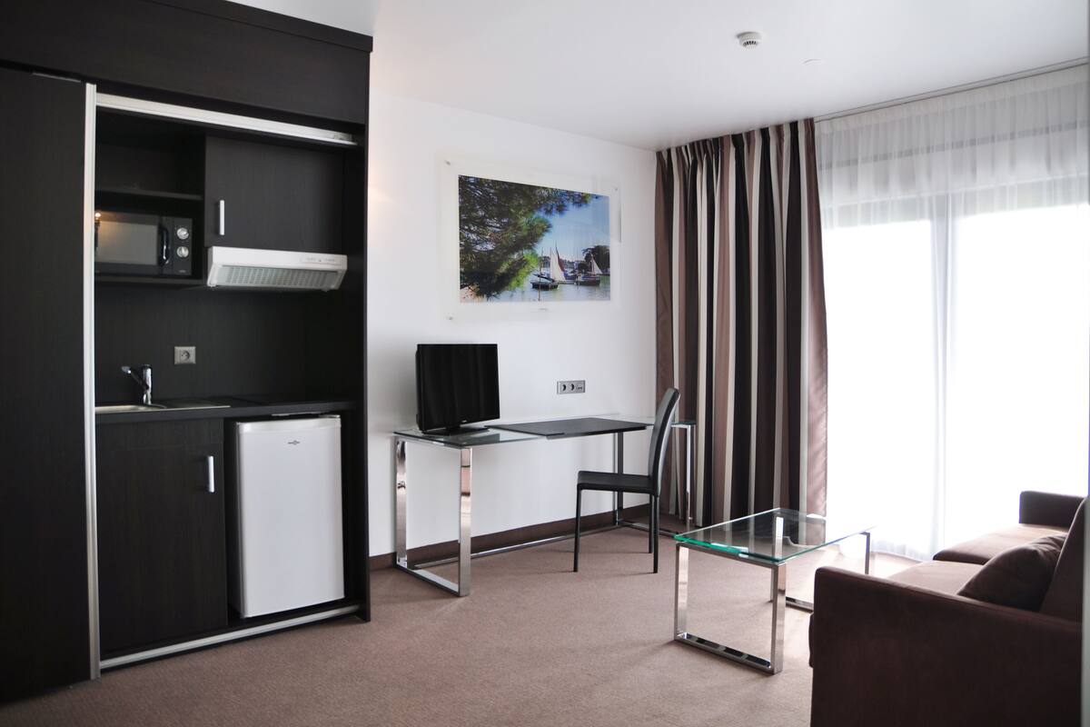 superior studio, 1 double bed | desk, laptop workspace, soundproofing, free cots/infant beds