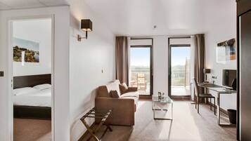 Bureau, espace de travail pour ordinateur portable