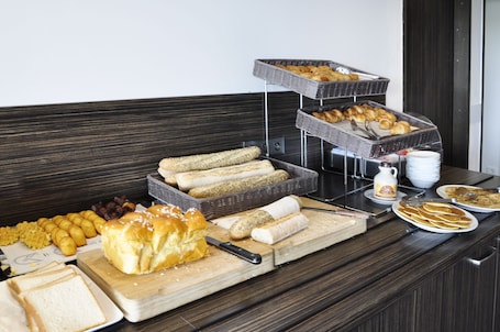 Daily buffet breakfast (EUR 17 per person)