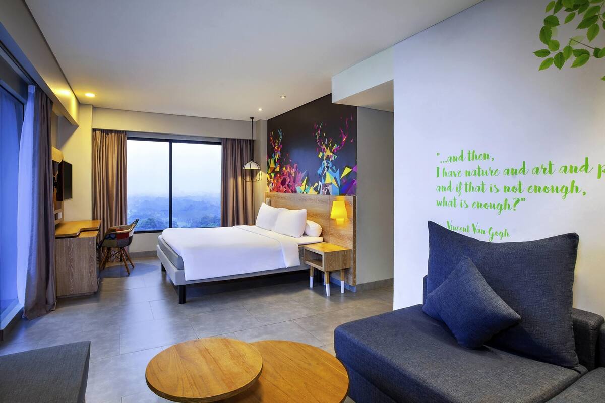 Executive Room | In-room safe, desk, soundproofing, iron/ironing board