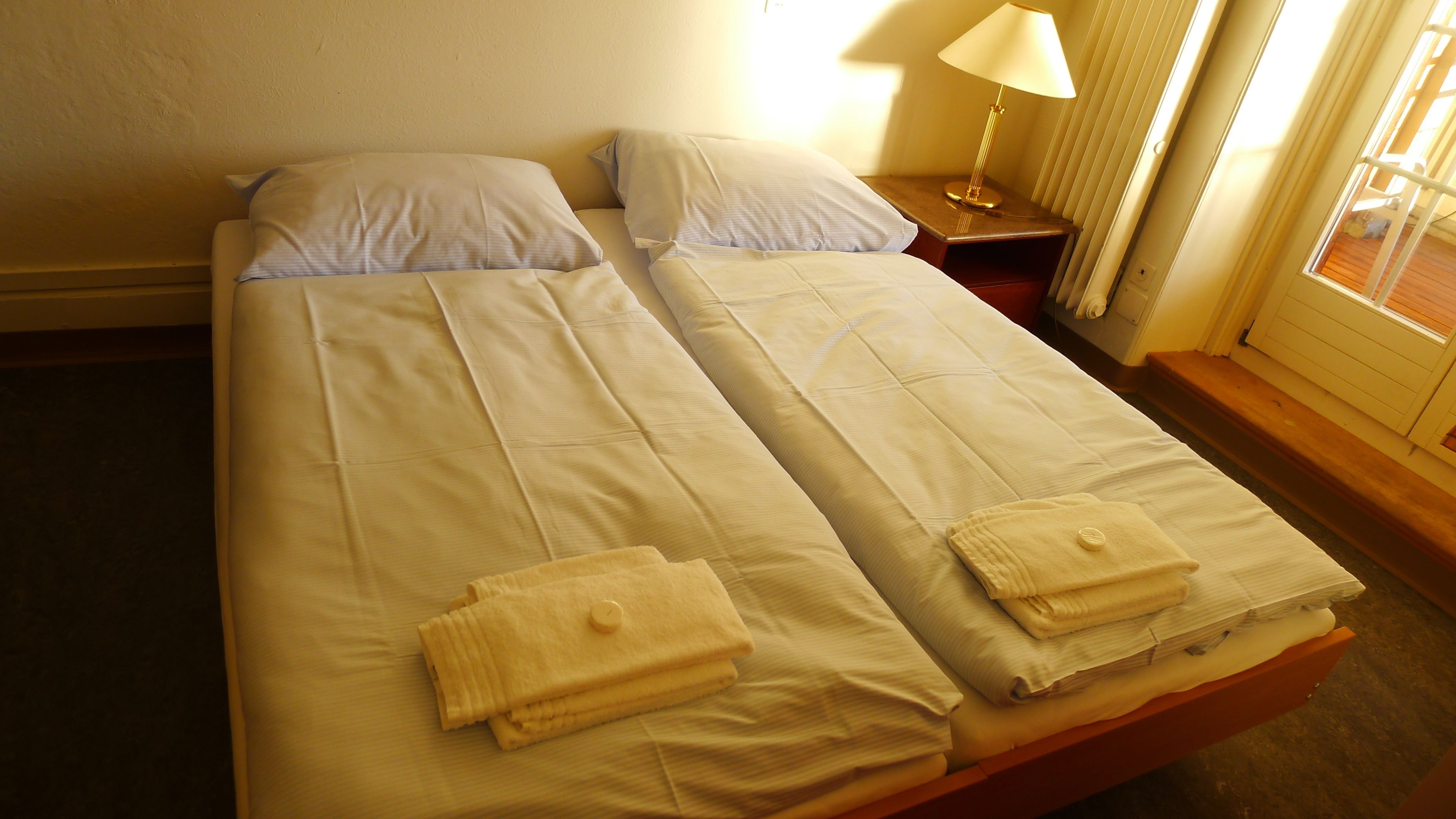 Premium bedding, cribs (surcharge), WiFi (free)