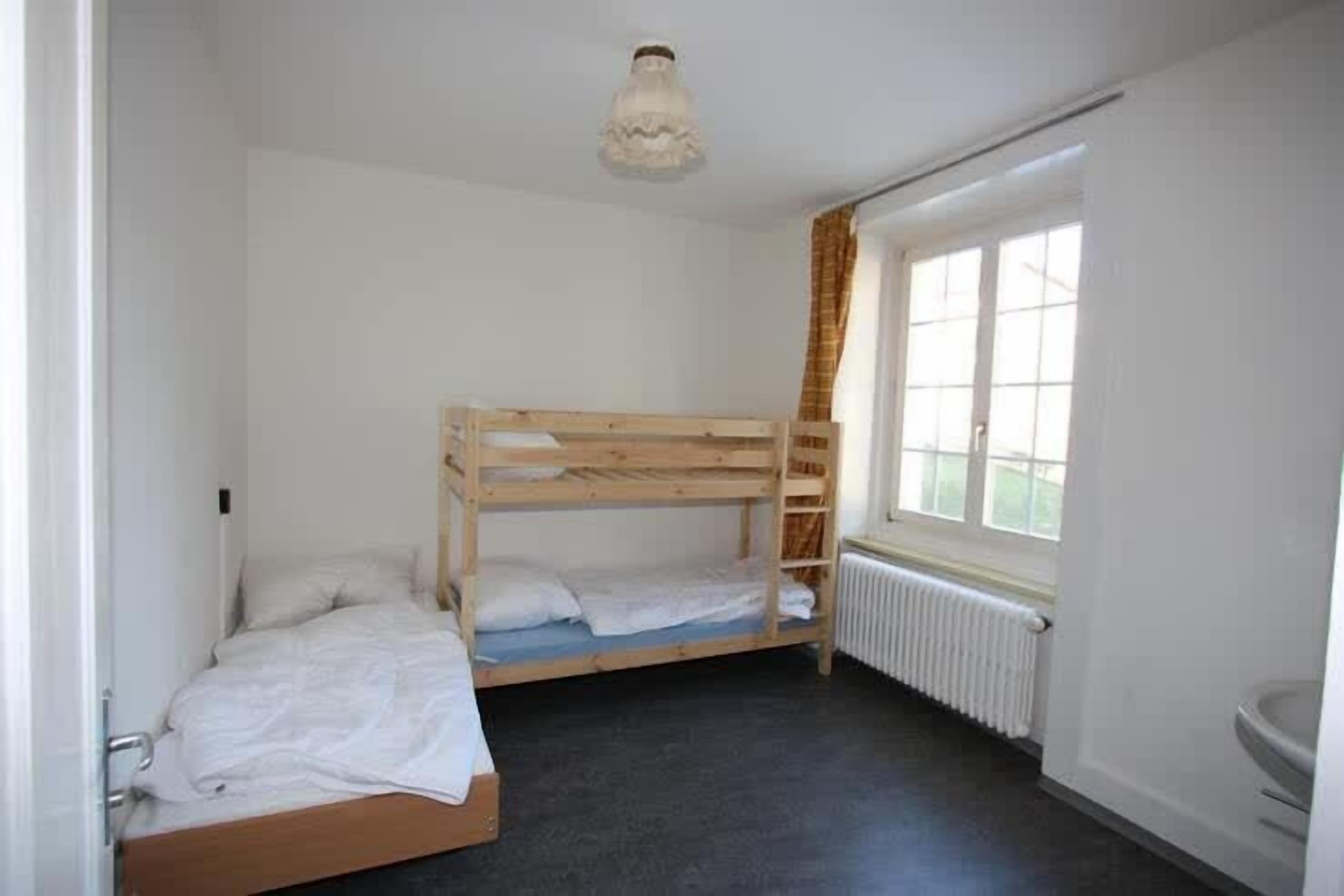 Premium bedding, cribs (surcharge), WiFi (free)
