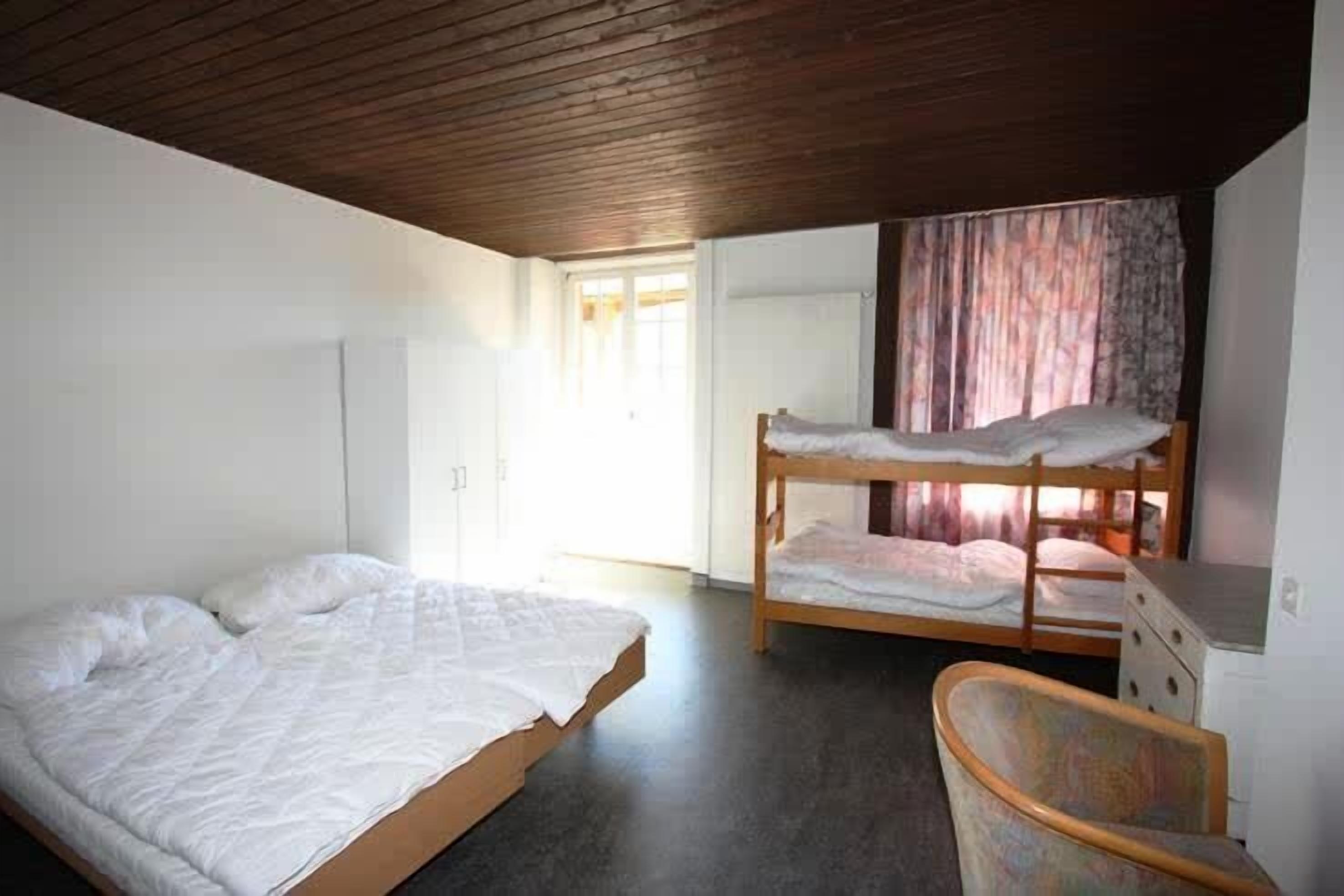 Premium bedding, cribs (surcharge), WiFi (free)
