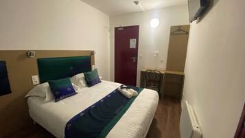 Phòng đôi phong cách cổ điển | Bàn, phòng cách âm, truy cập Internet không dây miễn phí