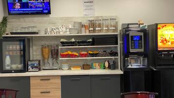 Desayuno continental diario (EUR 8 por persona)