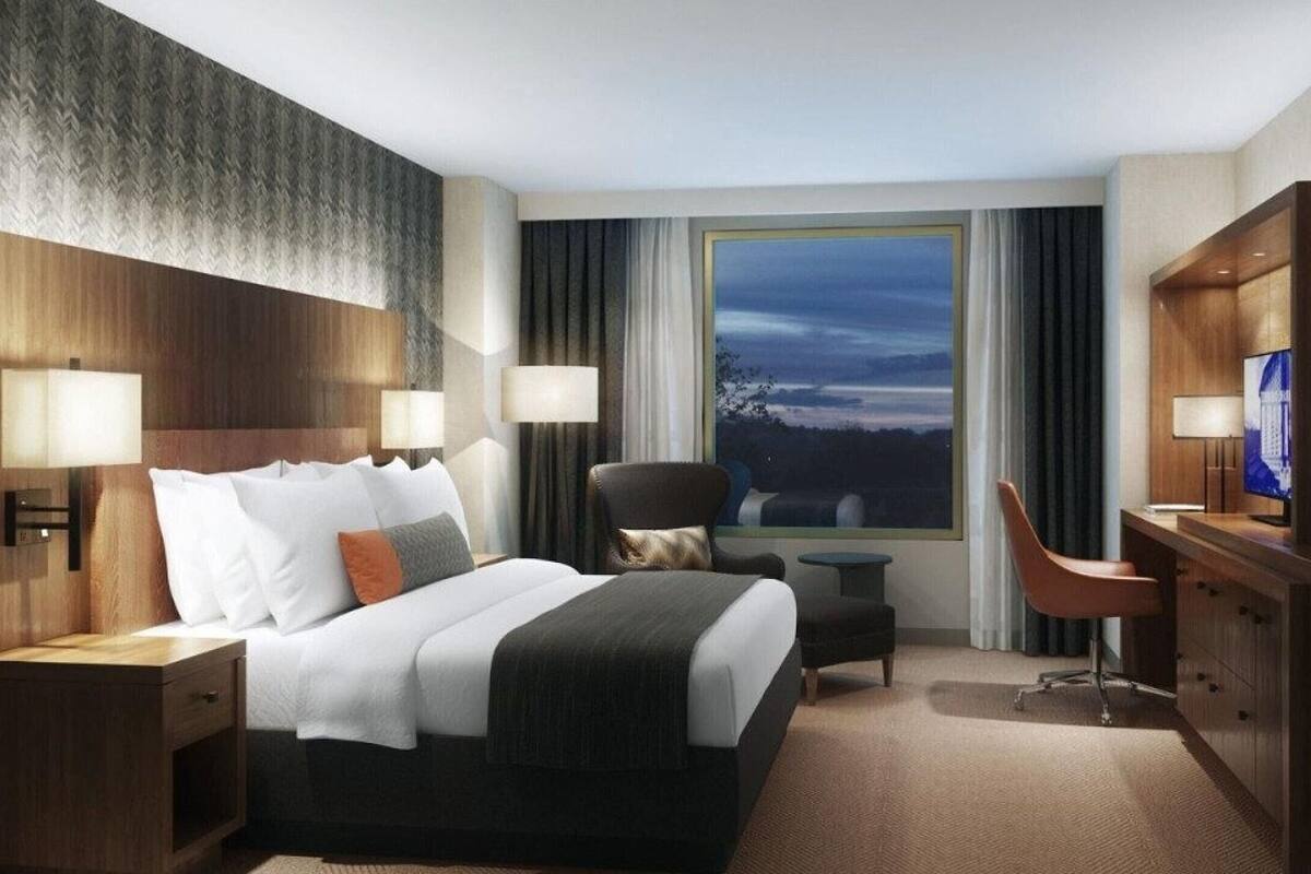 Premium bedding, in-room safe, desk, laptop workspace