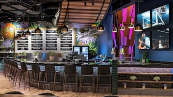 10 restaurants; ze serveren er ontbijt, lunch, diner en brunch