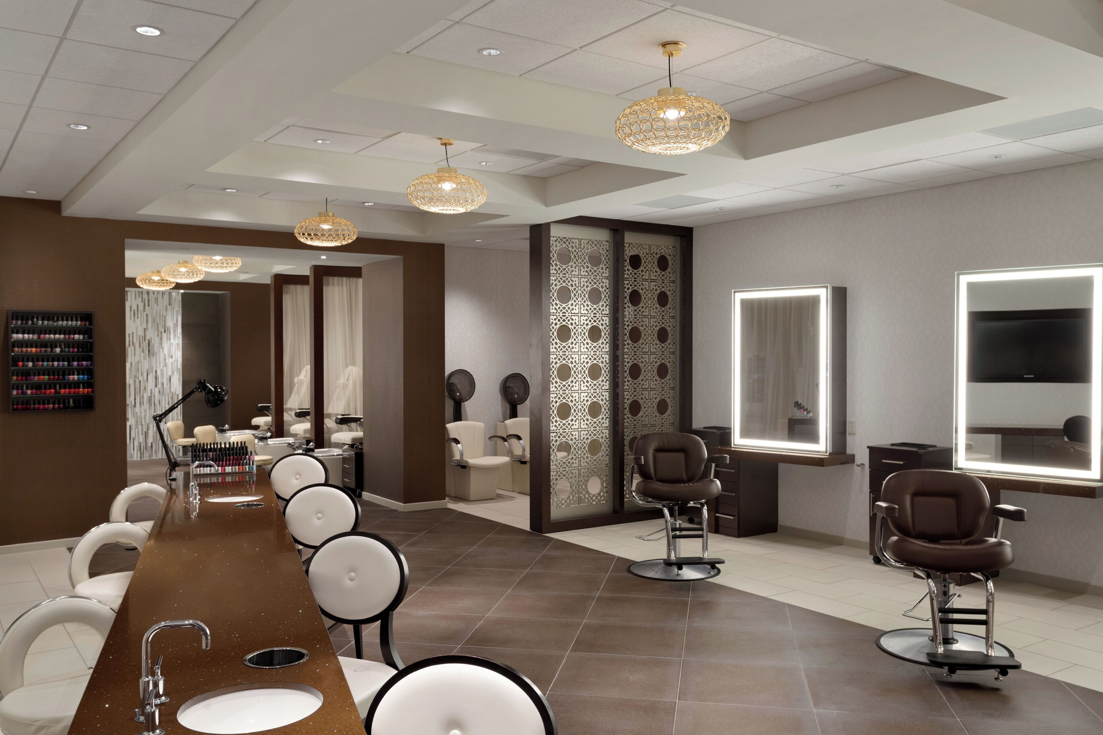Couples treatment rooms, body treatments, hydrotherapy, aromatherapy