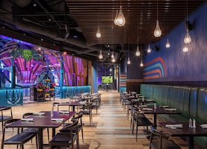 10 间餐厅,供应早餐、午餐和晚餐,意大利菜