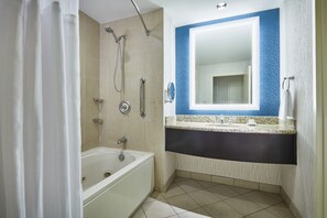 Ilmaiset hygieniatuotteet, hiustenkuivaaja, pyyhkeet