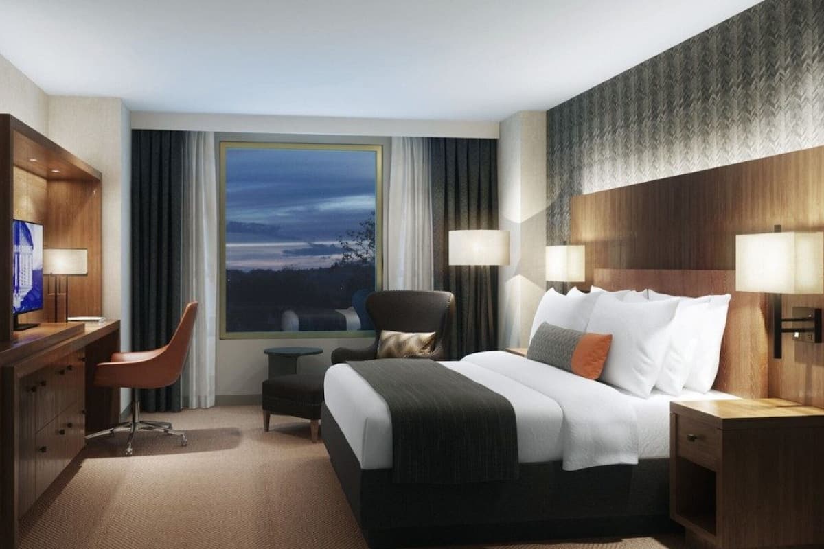 Premium bedding, in-room safe, desk, laptop workspace