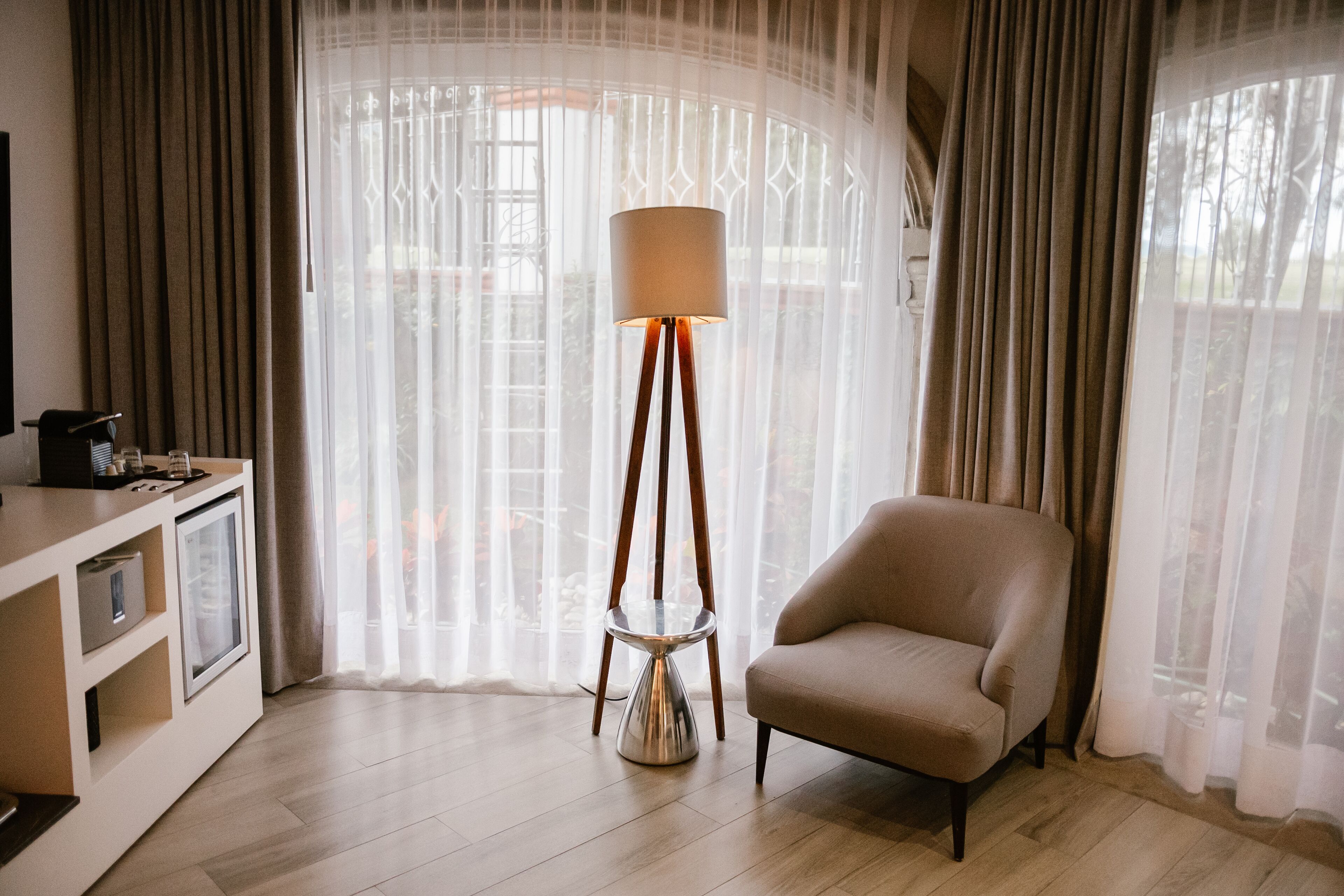 deluxe room - plata 900 | living area | 70-inch smart tv with satellite channels, tv, ipad