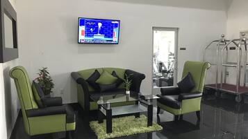 Coin salon dans le hall