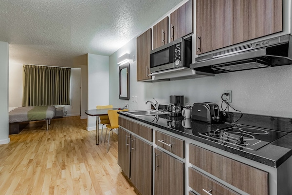 Full-sized fridge, microwave, coffee/tea maker