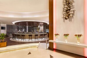 3 restaurants; breakfast, lunch, and dinner served - Ramada by Wyndham Dubai Barsha Heights (Dubai)