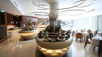 Sarapan prasmanan setiap hari (AED 59 per orang)