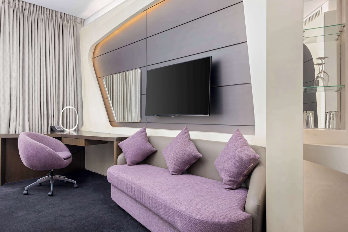 1 bedroom, premium bedding, minibar, in-room safe