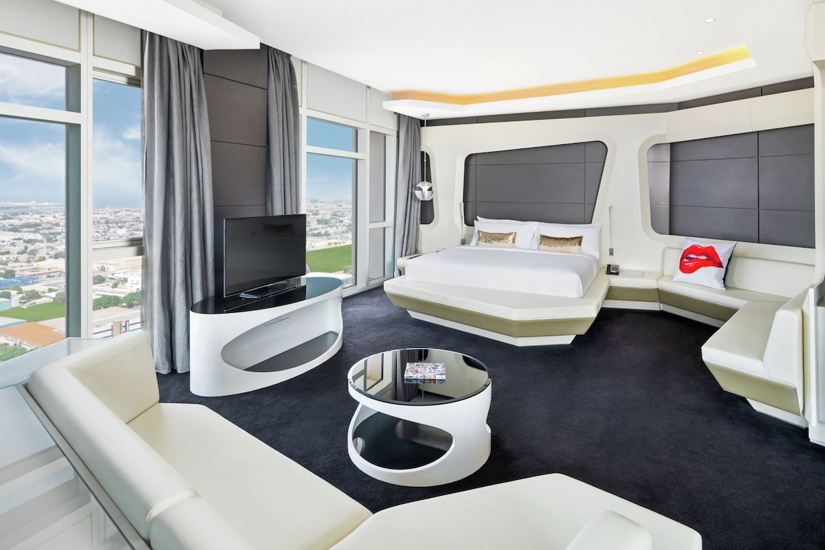 Premium bedding, minibar, in-room safe, desk