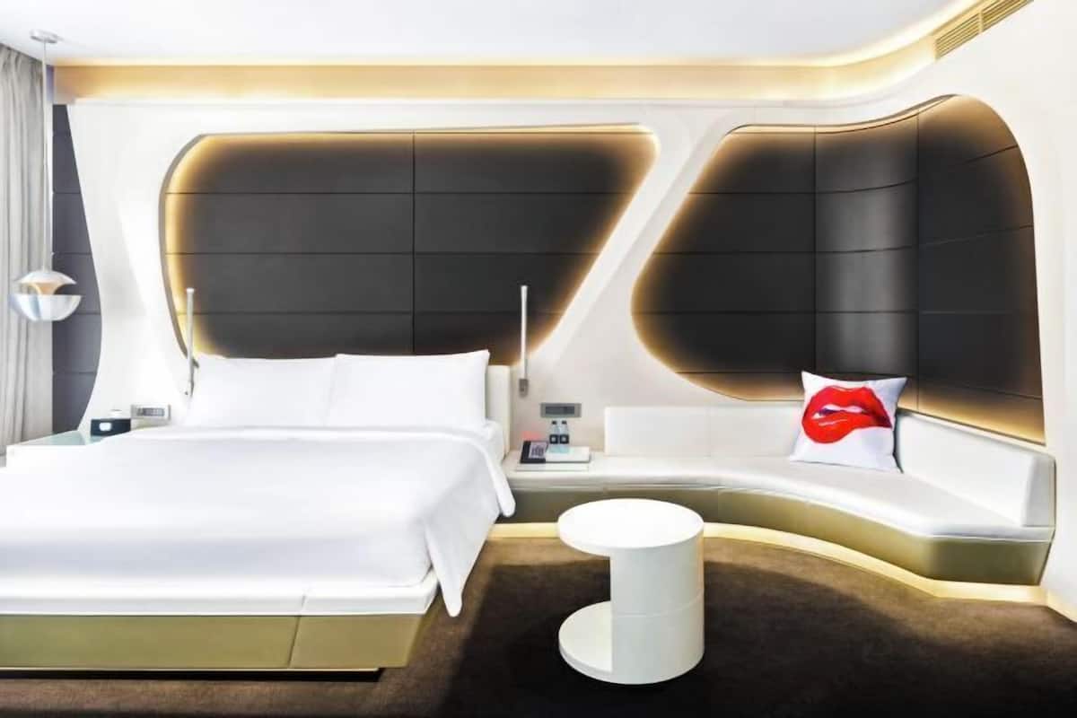 Hochwertige Bettwaren, Minibar, Zimmersafe, Schreibtisch