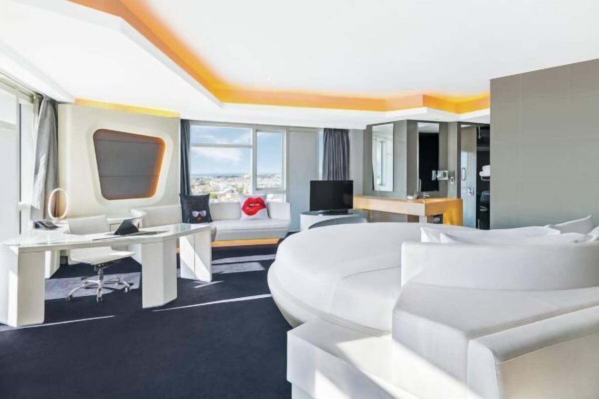 Biancheria da letto di alta qualità, minibar, cassaforte in camera