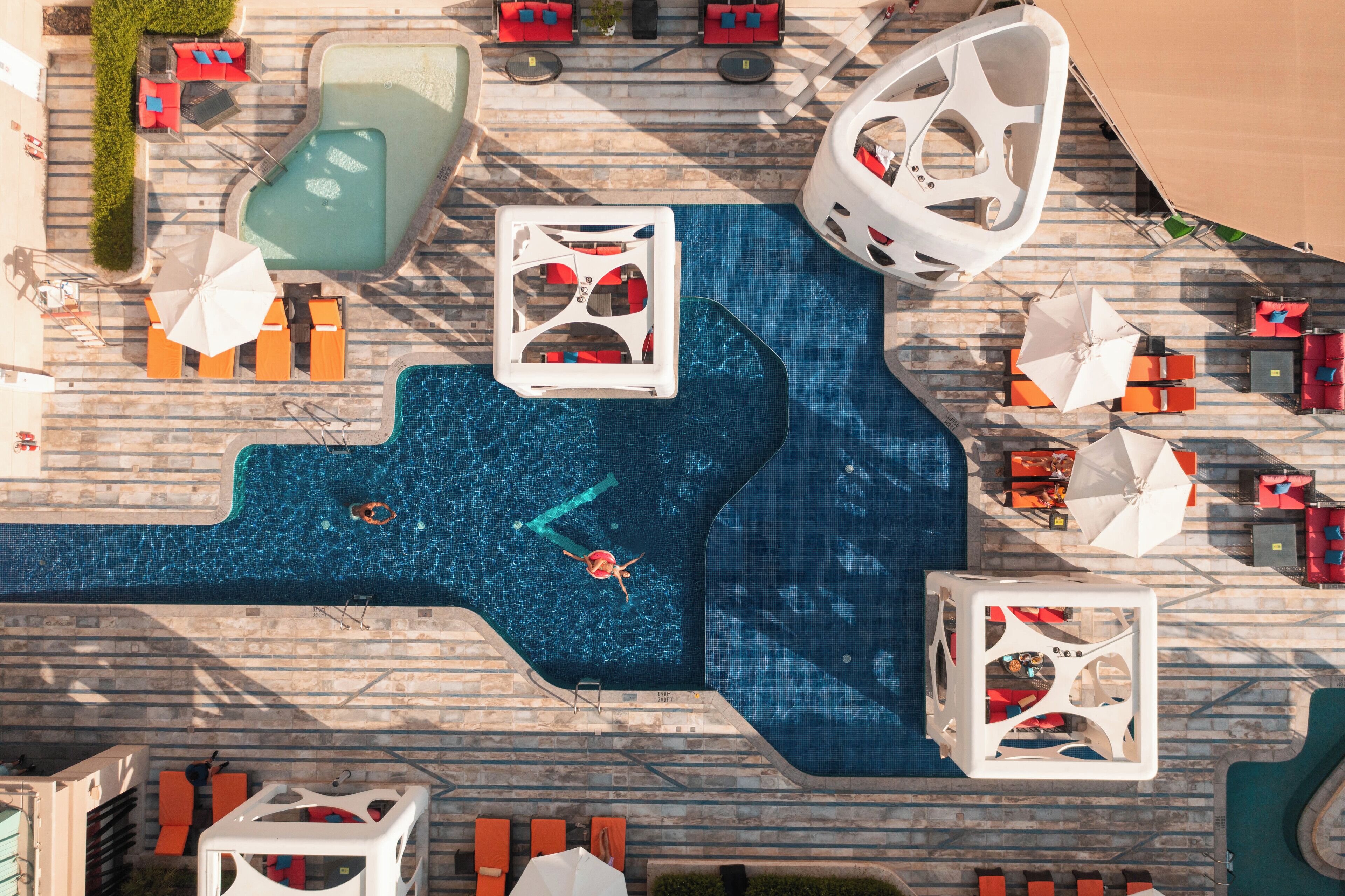 Piscine extérieure, tentes de plage, parasols de plage