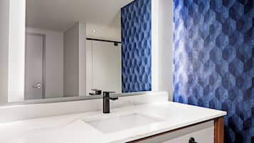 Valley Premium Room , 1 King (Newly Renovated) | Bathroom | Shower, free toiletries, hair dryer, towels