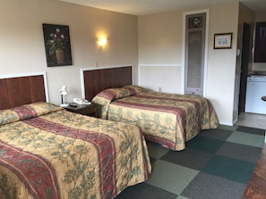 Skrivebord, wi-fi (inkludert) og sengetøy