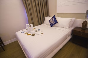 In-room safe, desk, free WiFi, bed sheets - The Reef Hotel and Residences (Olongapo)