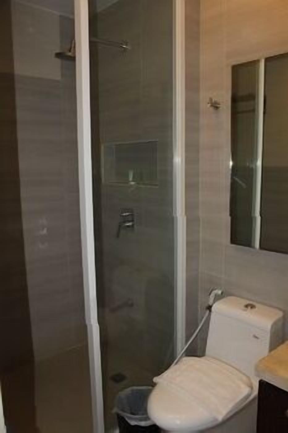 Bathroom | Shower, rainfall showerhead, free toiletries, bidet