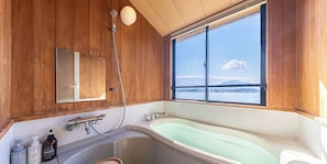 Camera in stile giapponese | Bagno | Doccia, set di cortesia gratuito, pantofole, bidet elettronico