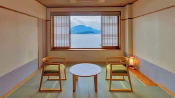 Traditional Room, Lake View | In-room safe, free WiFi, bed sheets