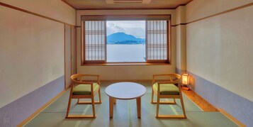 Traditional Room, Lake View | In-room safe, free WiFi, bed sheets