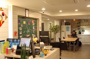 Quầy tiếp tân