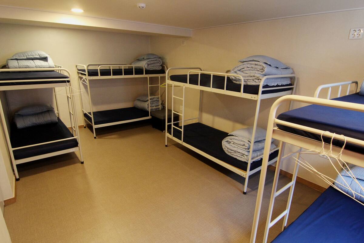 Shared Dormitory, Men only (8 beds)