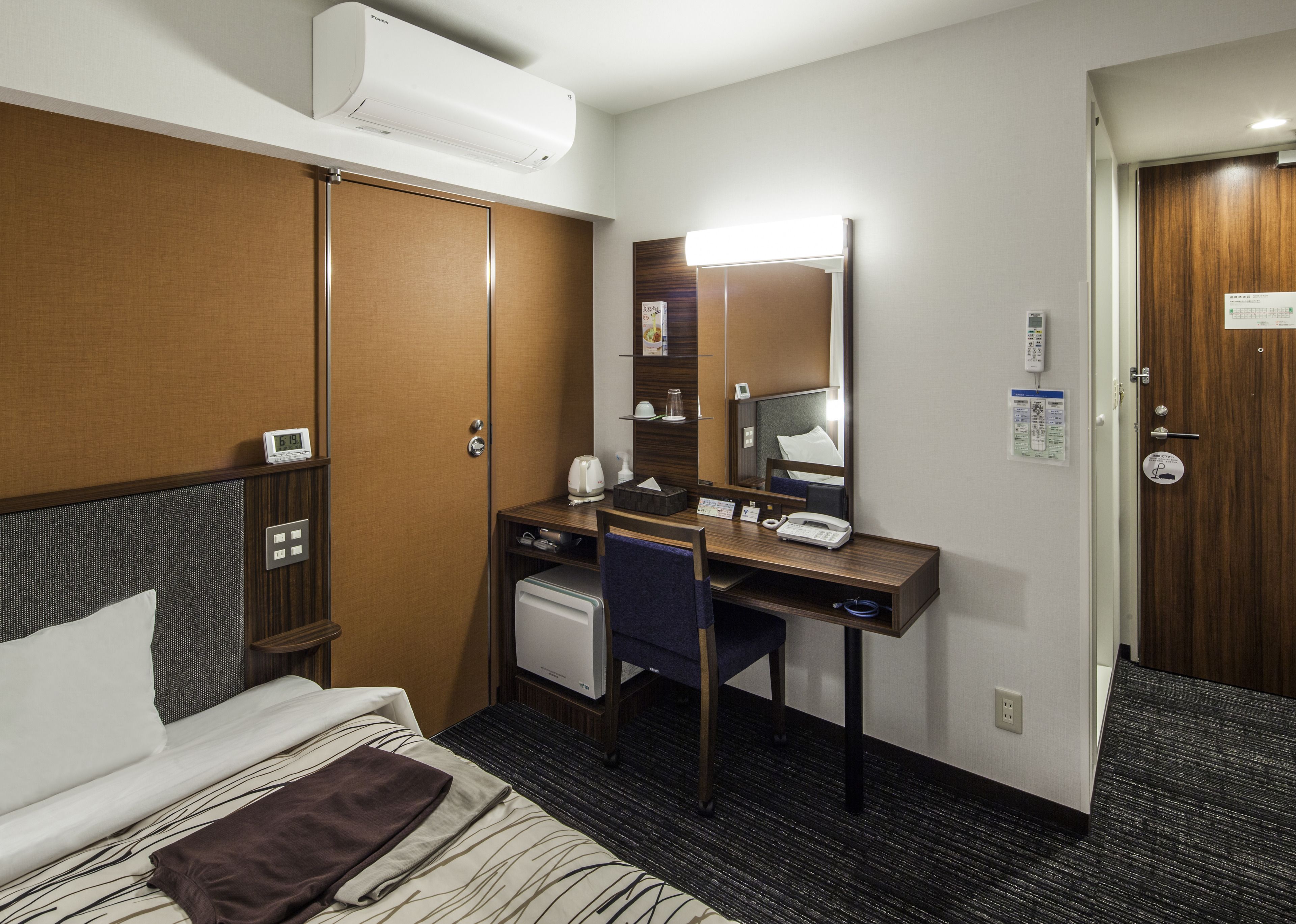 single room | premium bedding, desk, blackout curtains, free wifi