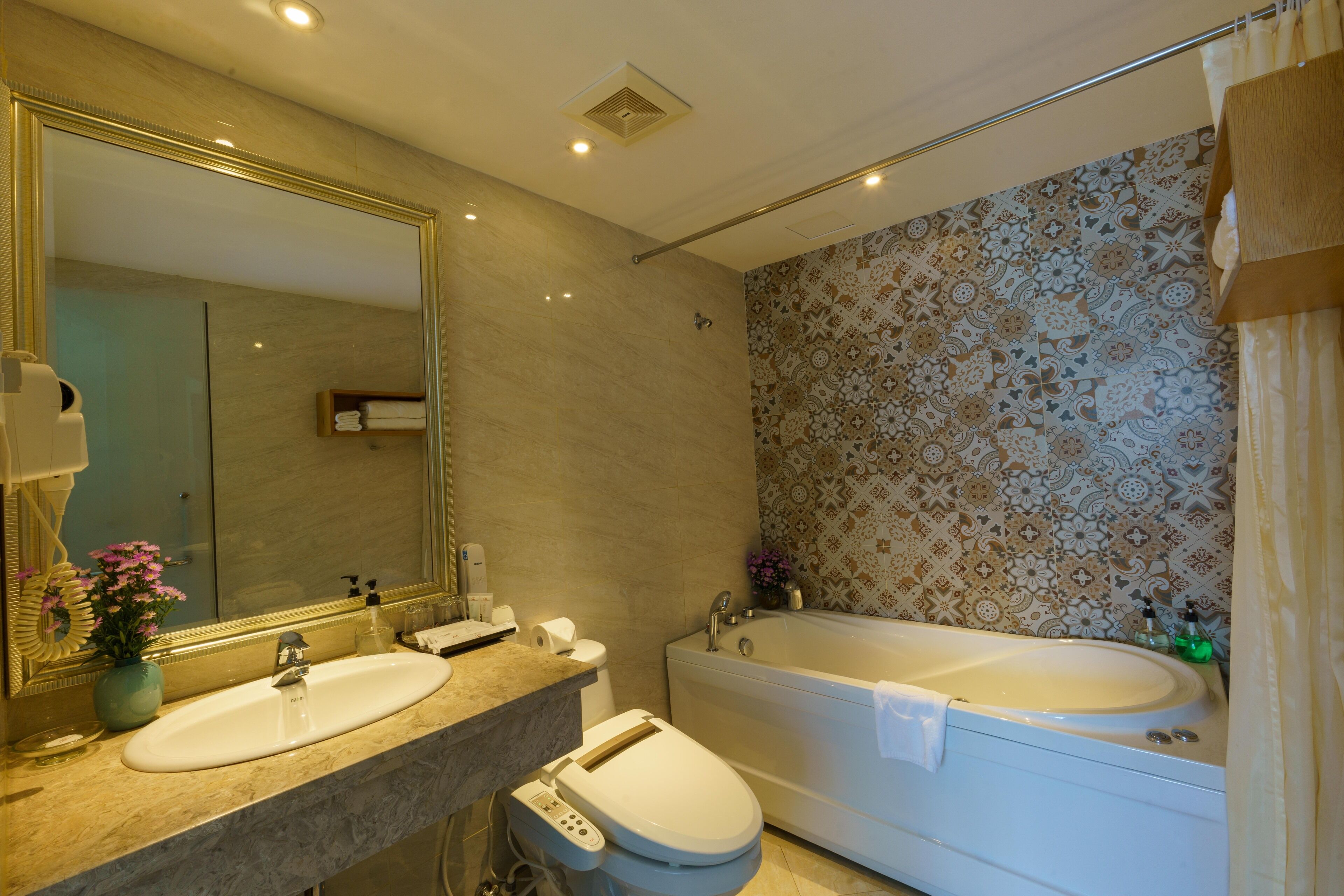 Photo - Roseland Corp Hotel