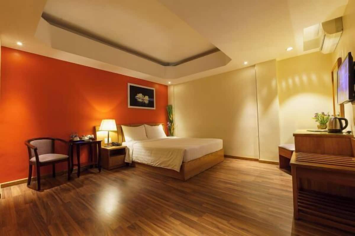 Minibar, caja fuerte, escritorio y wifi gratis