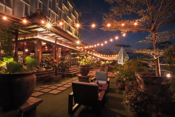 Aamiainen, lounas ja illallinen; kansainvälinen keittiö