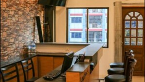 Lobby sitting area - Wayfarer's Rest - Chinatown - Hostel (Yangon)