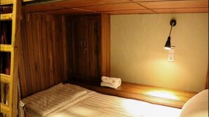 Mixed Dormitory | Blackout drapes, WiFi (free) - Wayfarer's Rest - Chinatown - Hostel (Yangon)