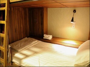 Mixed Dormitory | Blackout curtains, free WiFi - Wayfarer's Rest - Chinatown - Hostel (Yangon)