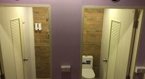 Ducha y artículos de higiene personal gratuitos
