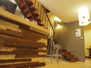 Reception - Eden Walking Street Hostel (Chiang Mai)